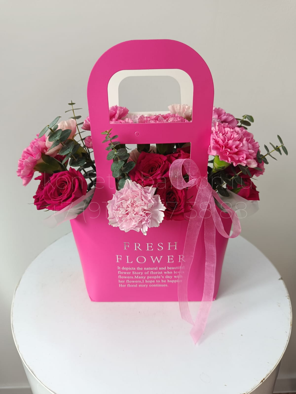 Бокс с миксом цветов в коробке сумочке