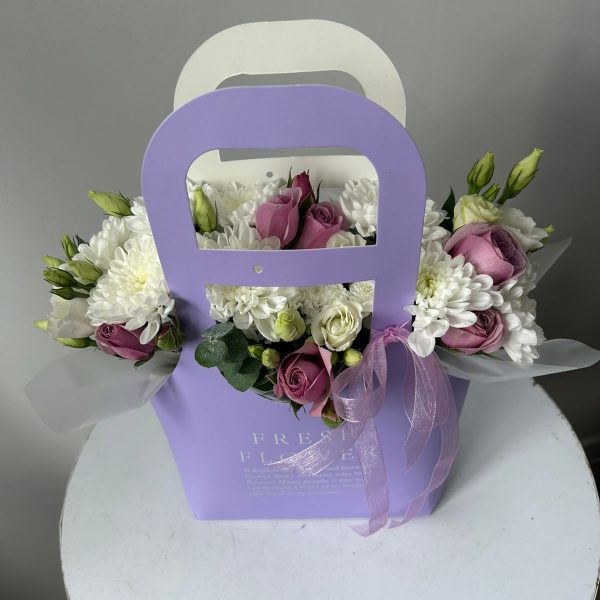 Бокс с миксом цветов в коробке сумочке