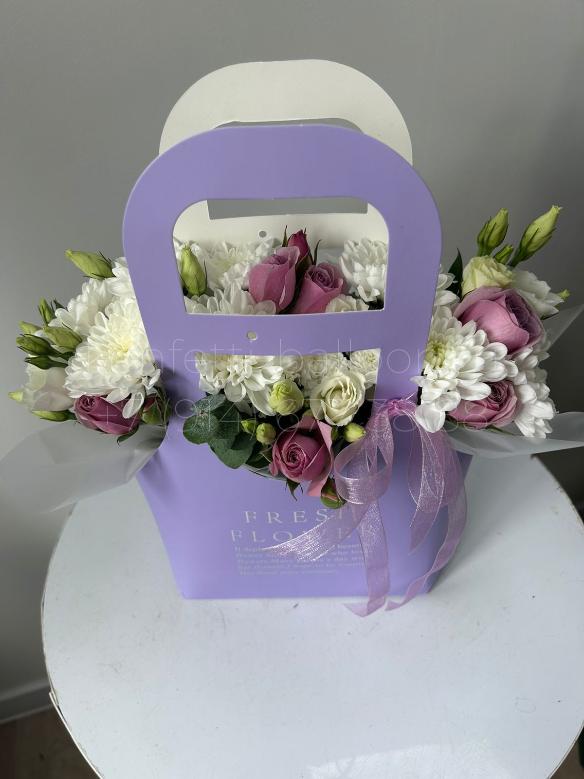 Бокс с миксом цветов в коробке сумочке