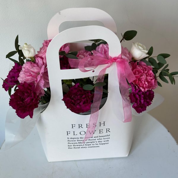 Бокс с миксом цветов в коробке сумочке