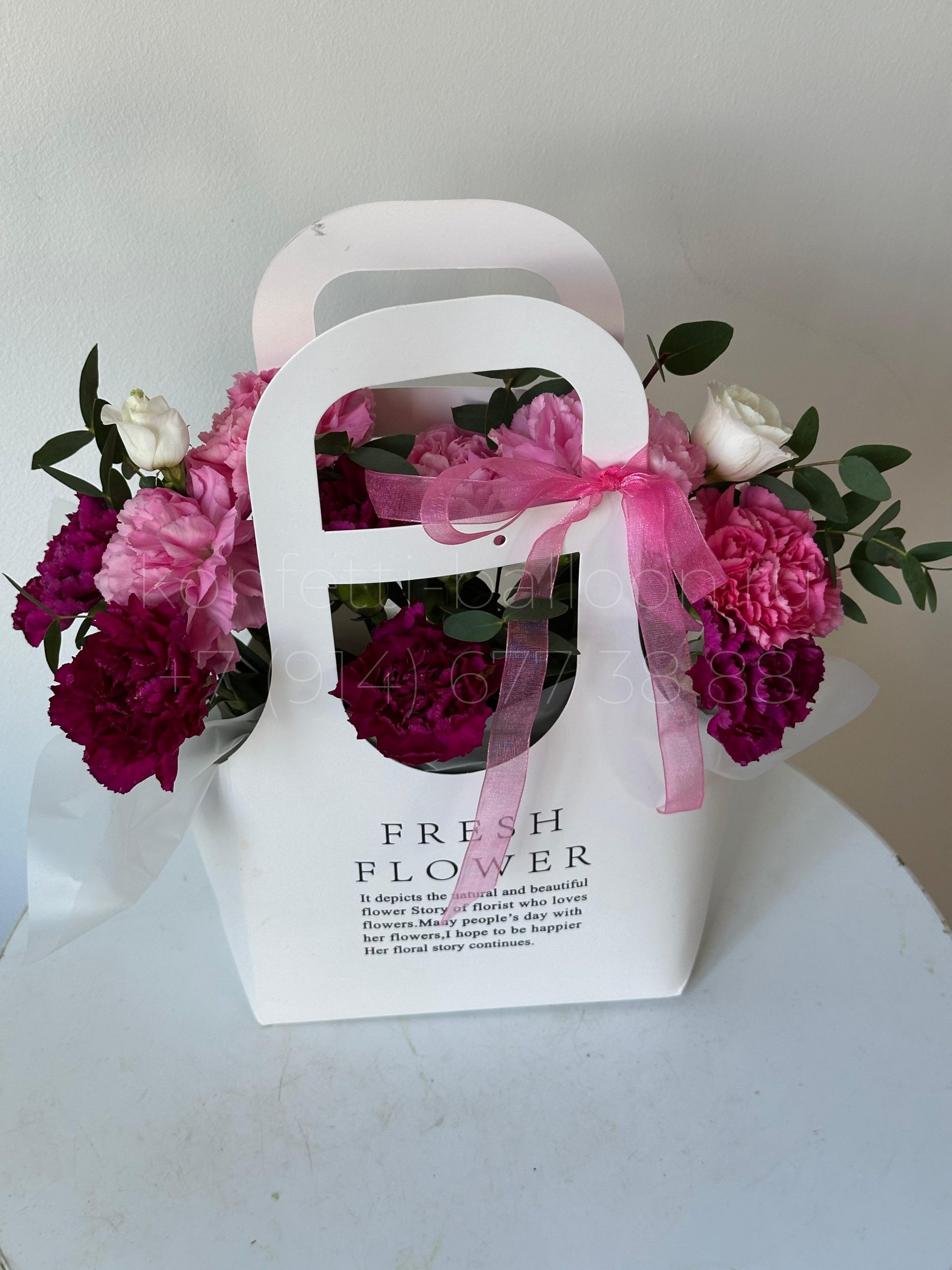 Бокс с миксом цветов в коробке сумочке