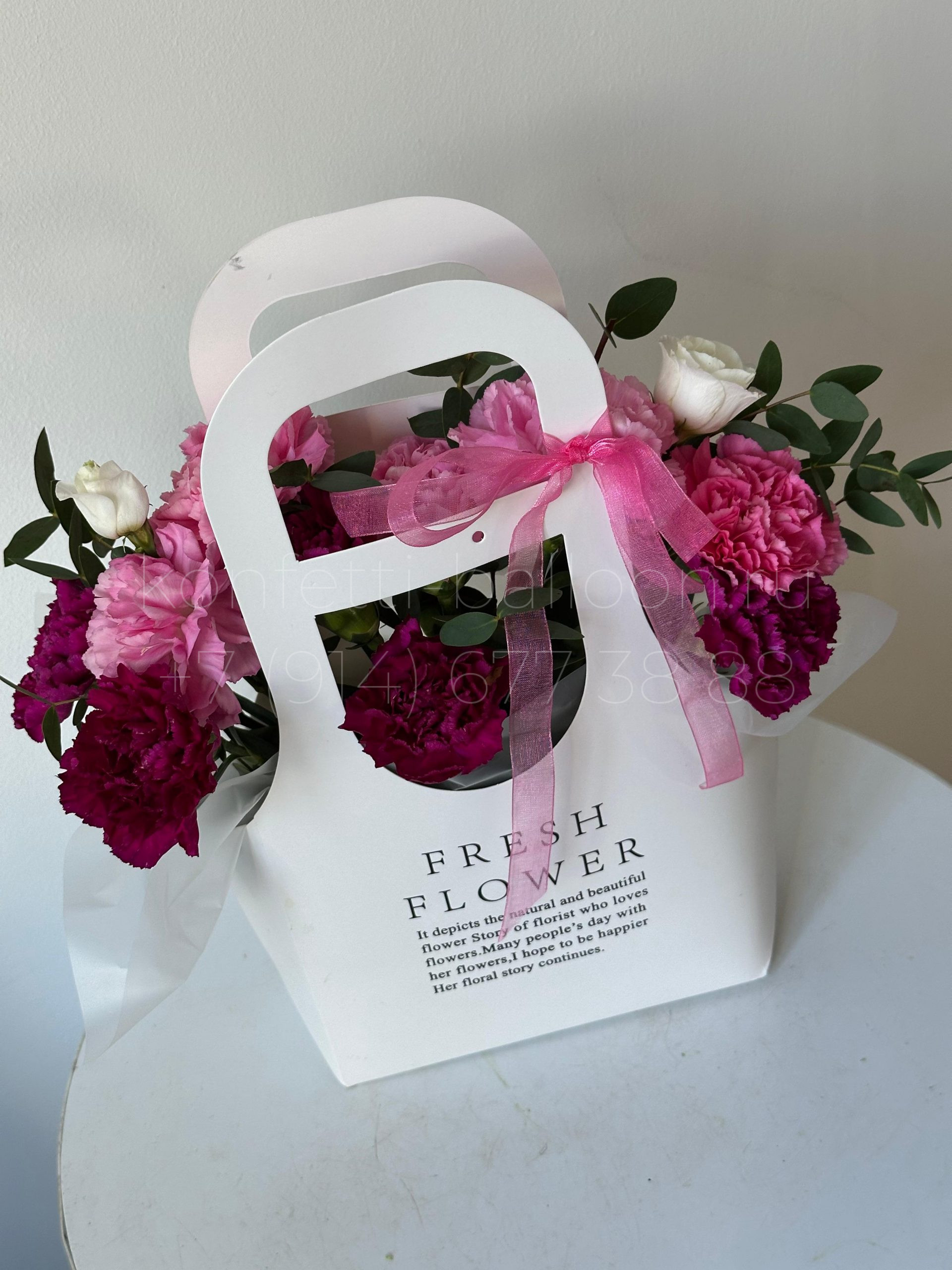 Бокс с миксом цветов в коробке сумочке