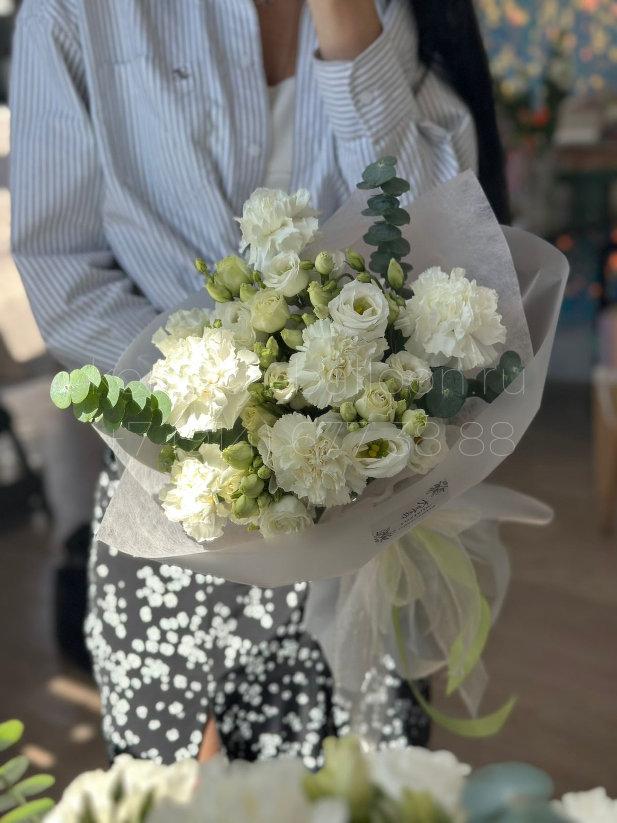 Букет цветов из эустомы и диантусов