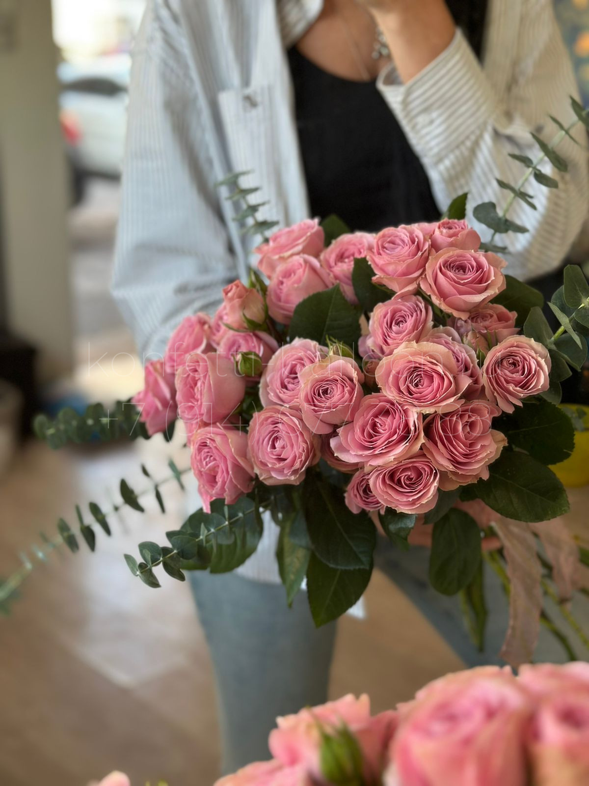 Букет цветов из кустовой розы