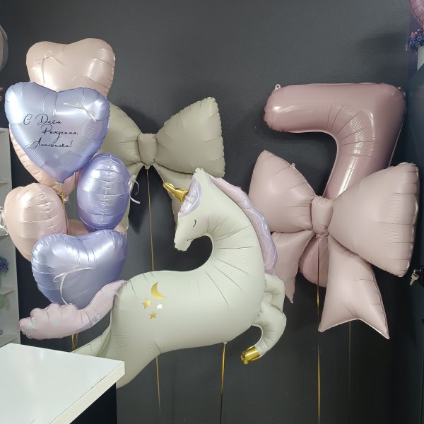 Композиция из гелиевых шаров с единорогом и бантиками