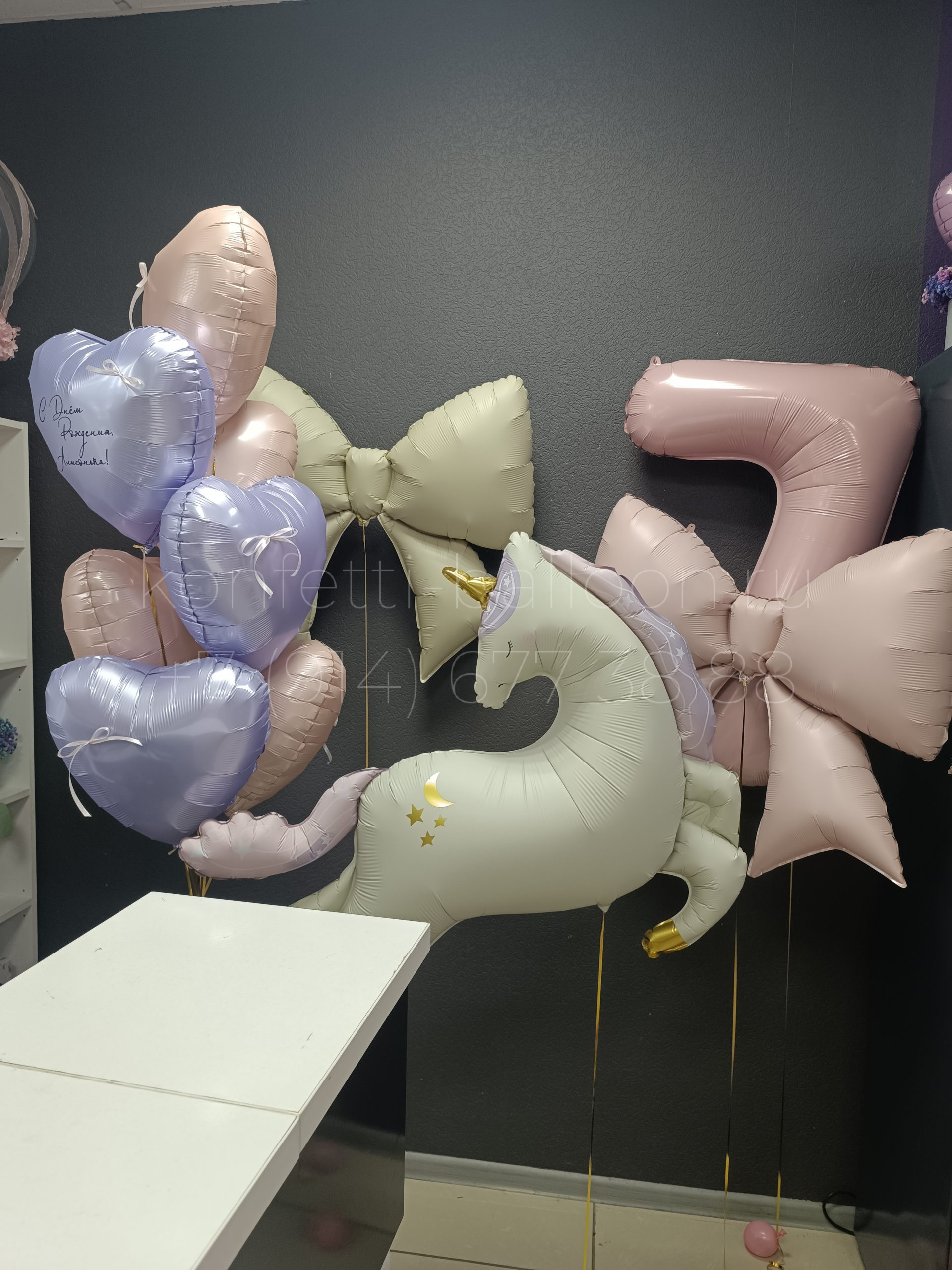 Композиция из гелиевых шаров с единорогом и бантиками