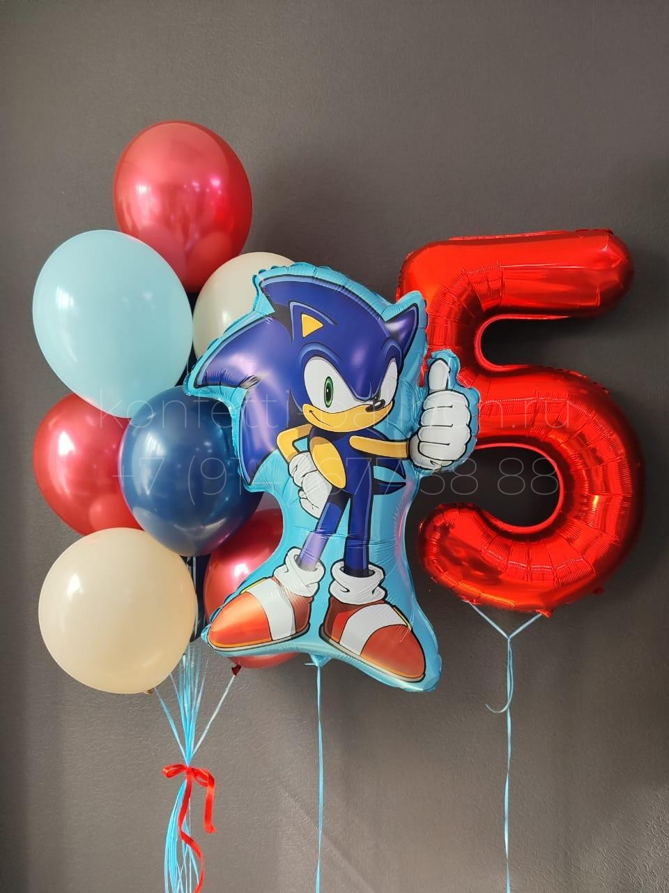 Композиция из гелиевых шаров Соник на 5 лет