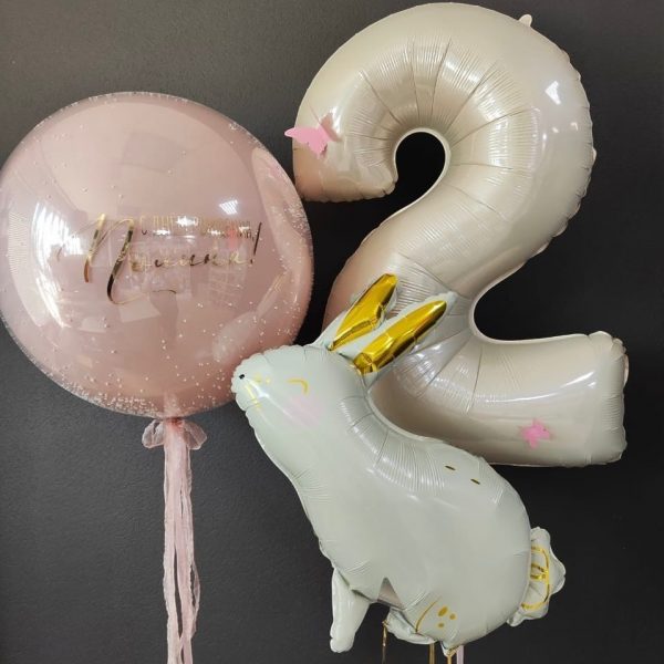 Композиция из гелиевых шаров с зайкой на 2 года