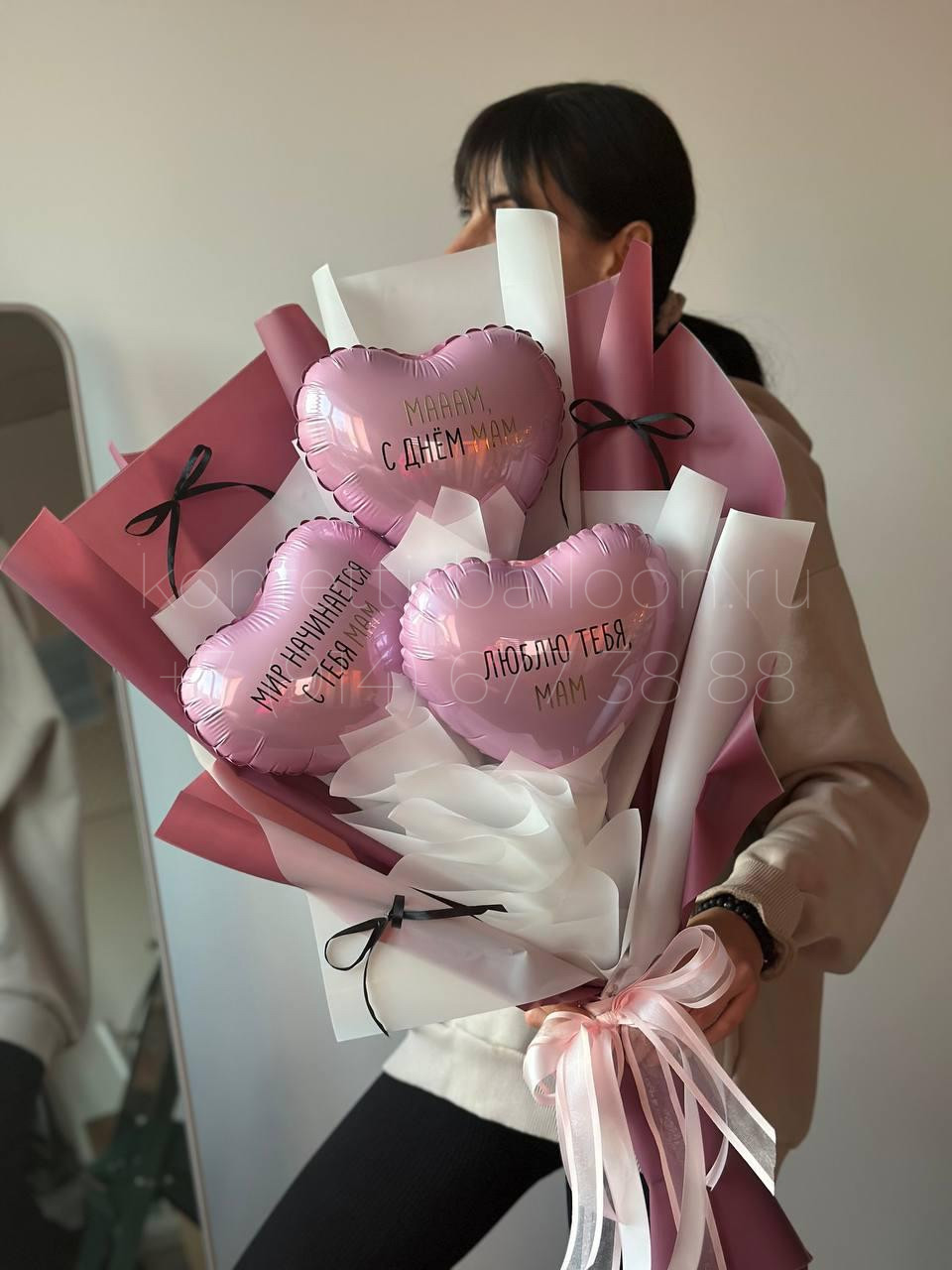 Крафтовый букет из фольгированных мини сердец размер S