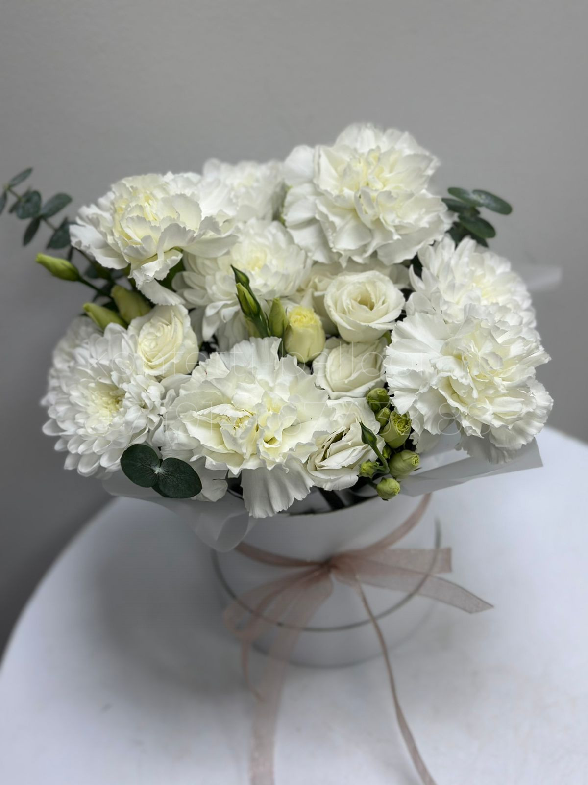 Средний бокс с нежным миксом цветов в коробочке