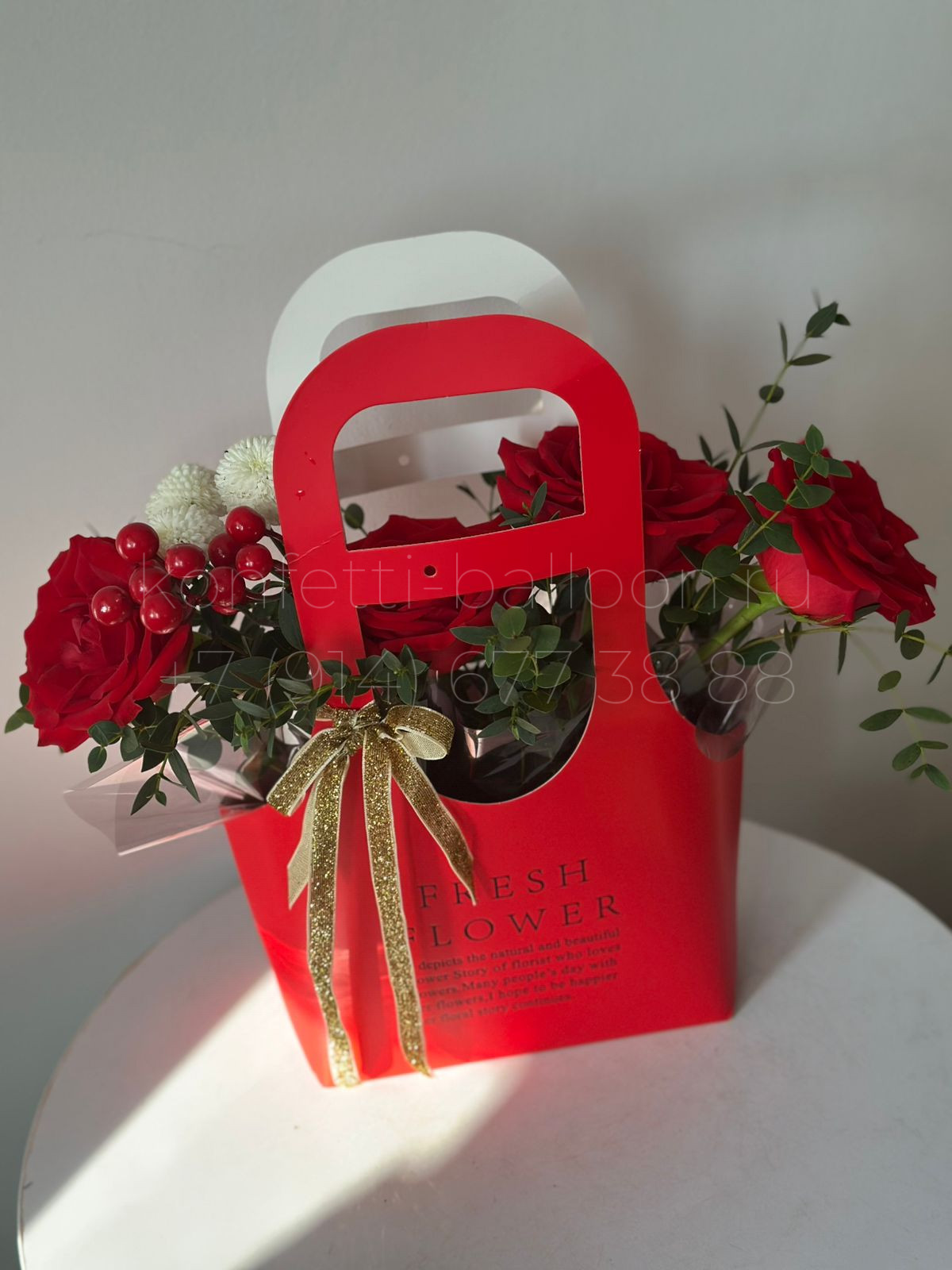 Бокс с миксом цветов в коробке сумочке