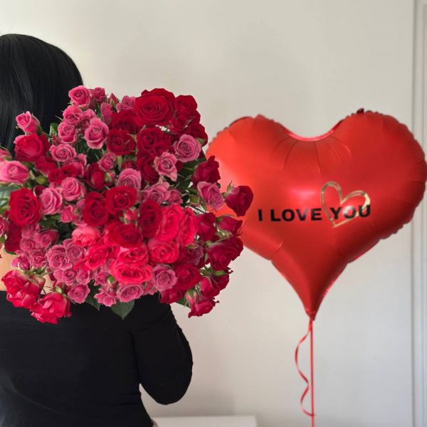 Композиция цветы и шары для любимой ко Дню Влюбленных