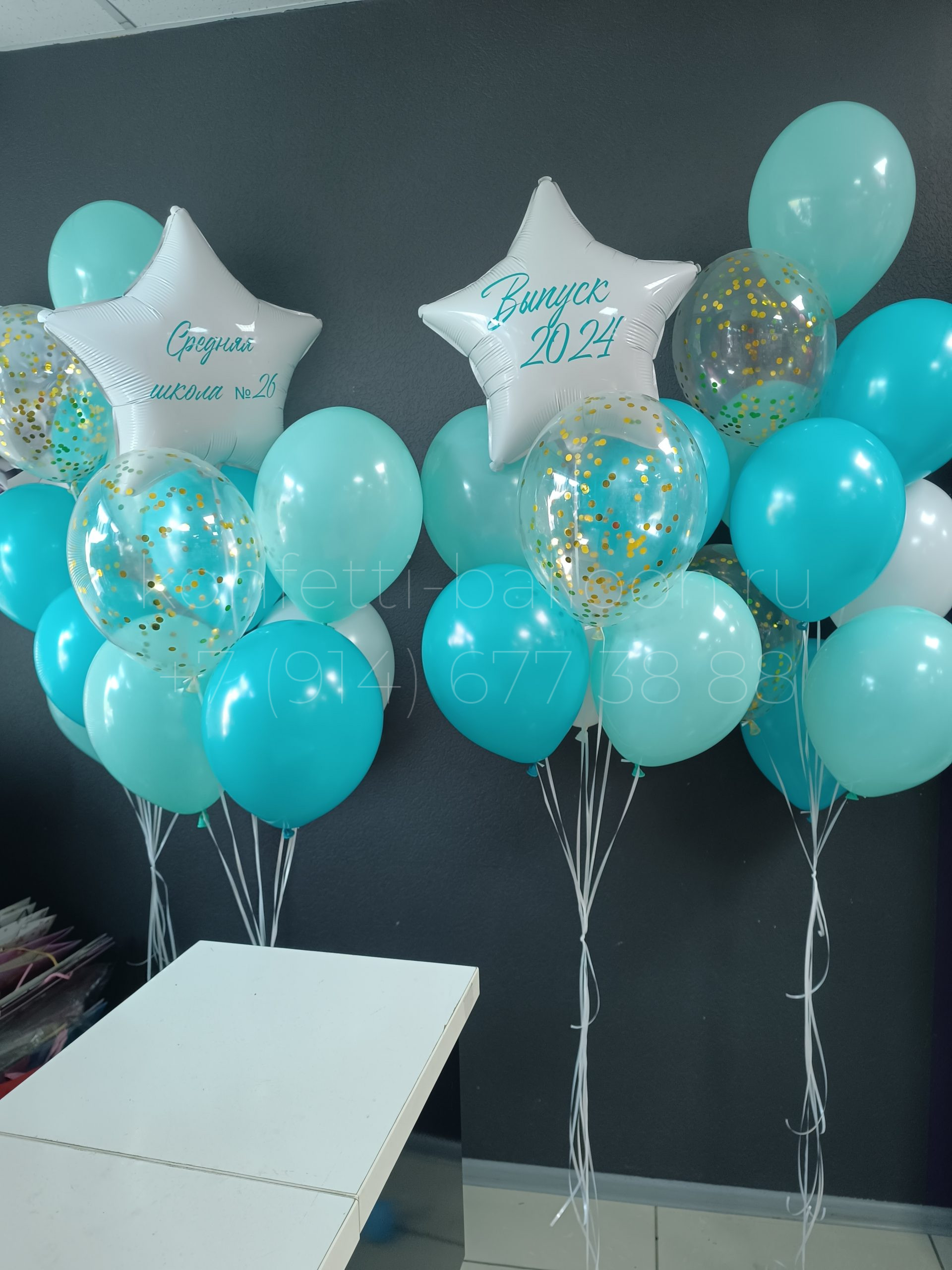 Композиция из гелиевых шаров на Выпускной