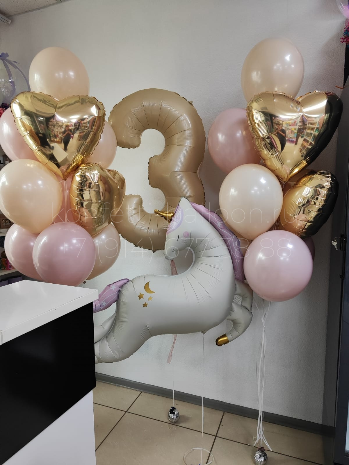 Композиция из гелиевых шаров с единорогом на 3 года