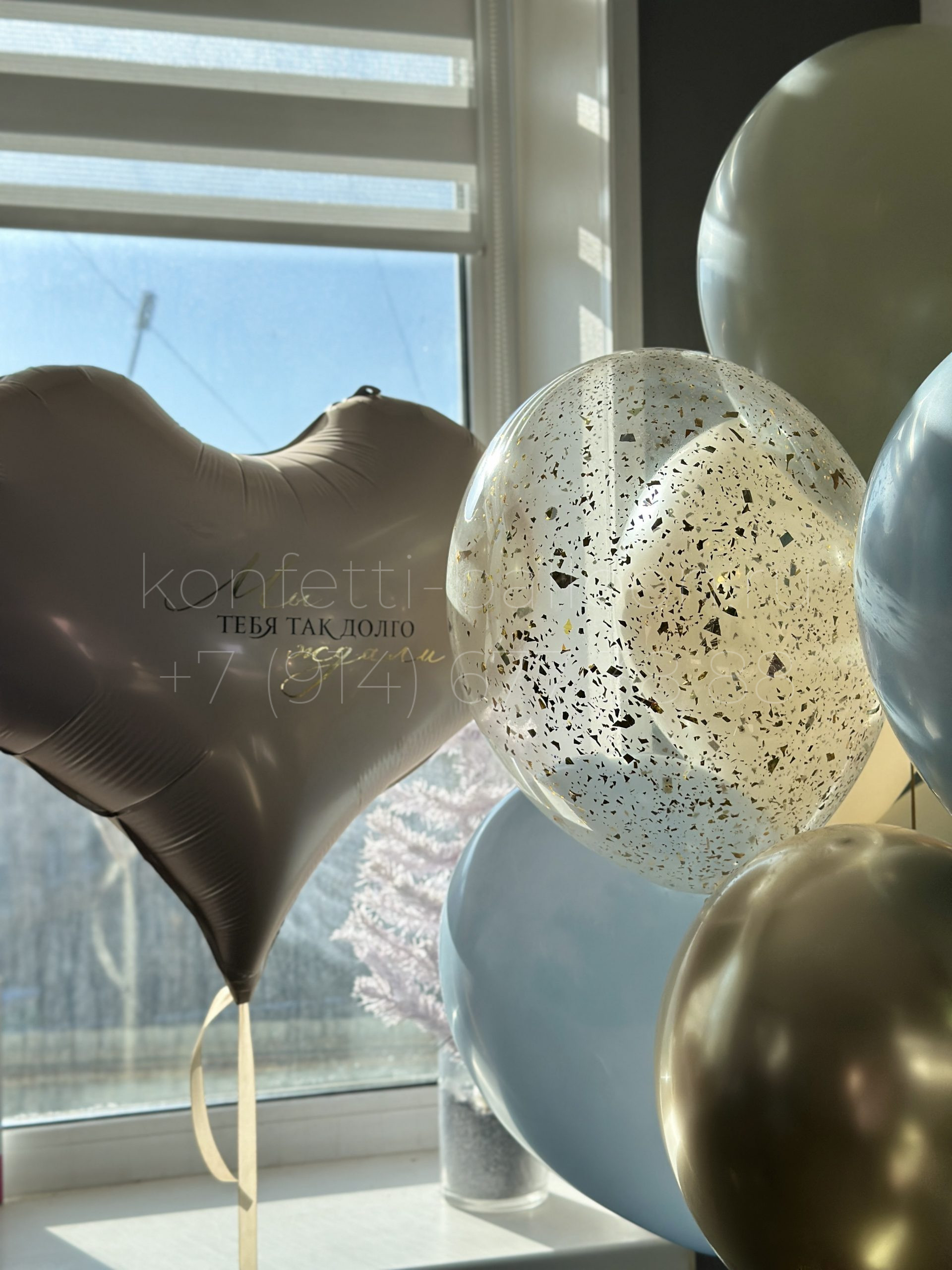 Композиция из гелиевых шаров на выписку из роддома