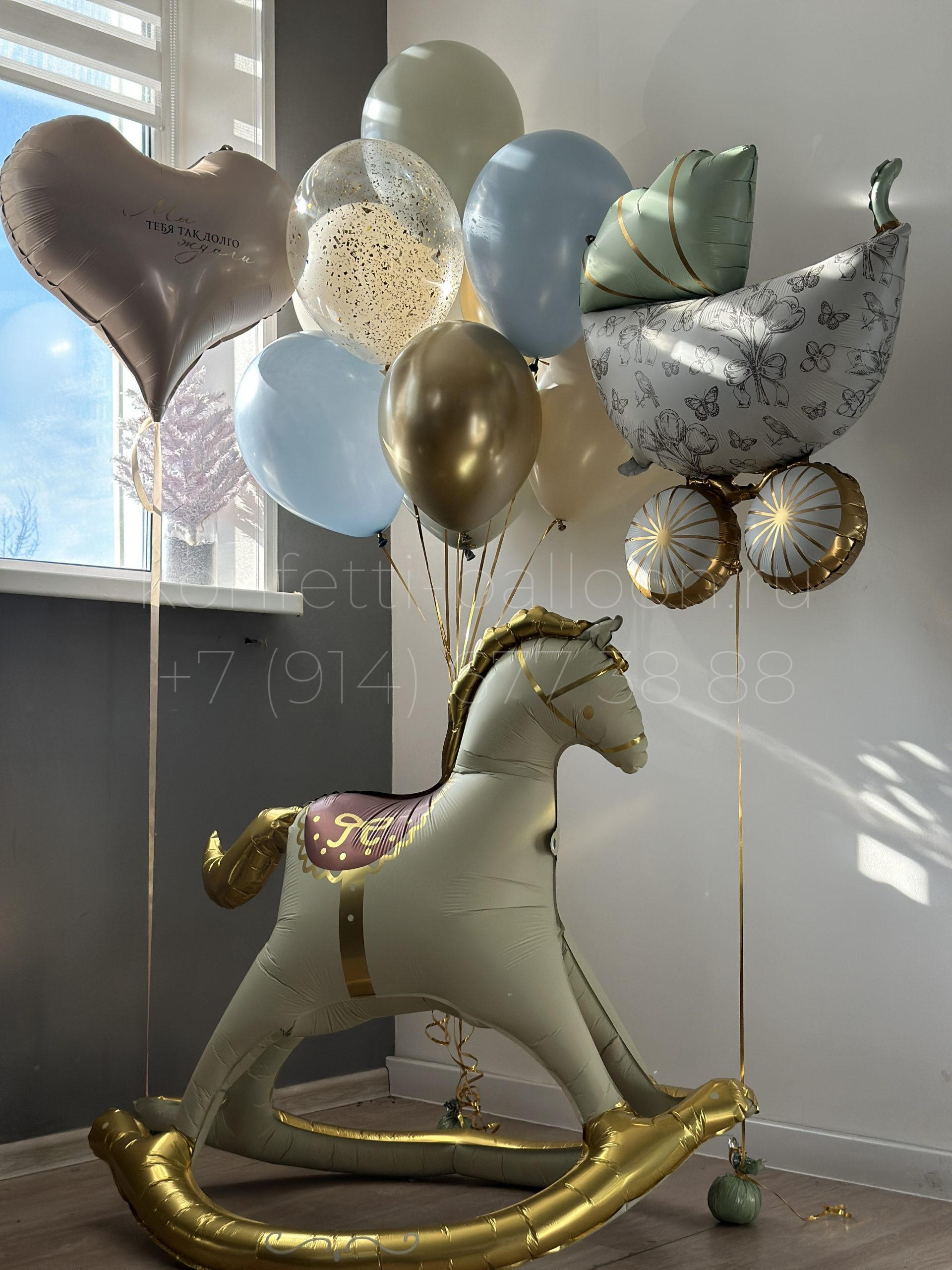 Композиция из гелиевых шаров на выписку из роддома