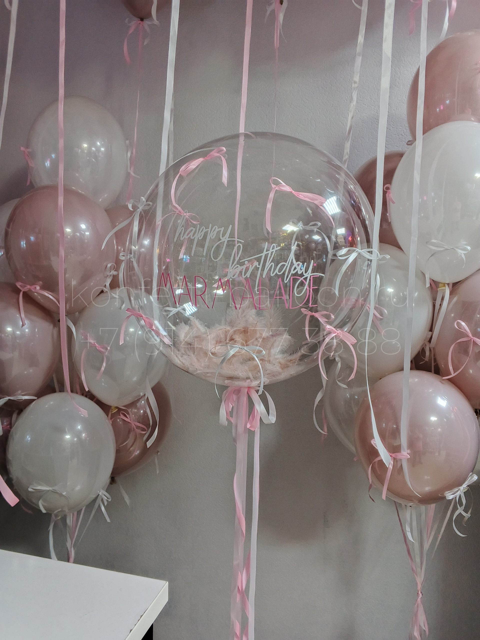 Композиция из гелиевых шаров с бантиками