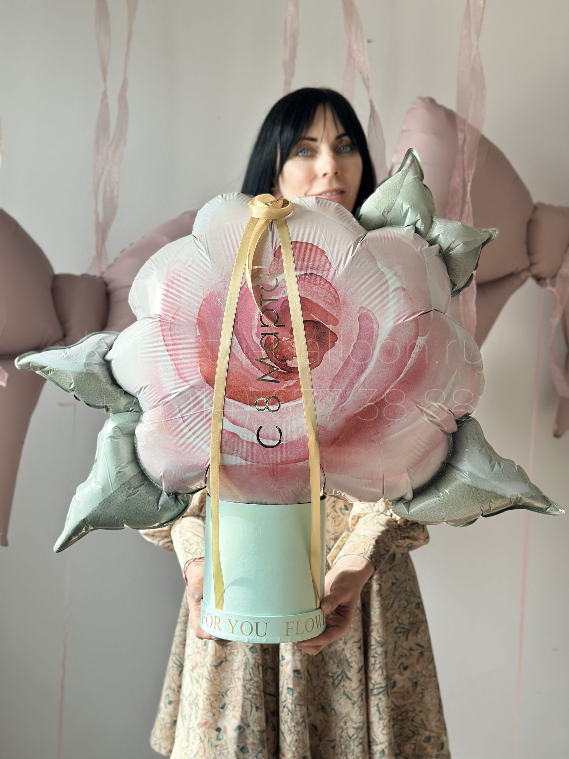 Бокс с фото с 8 марта с фольгированной розой