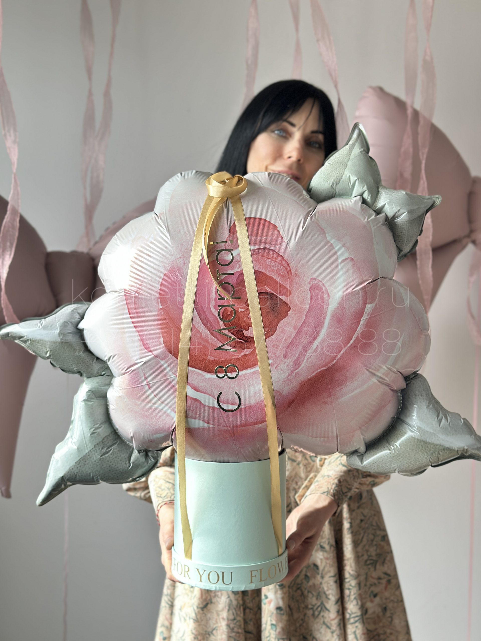 Бокс с фото с 8 марта с фольгированной розой