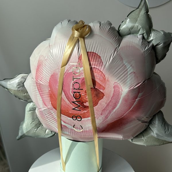 Бокс с фото с 8 марта с фольгированной розой