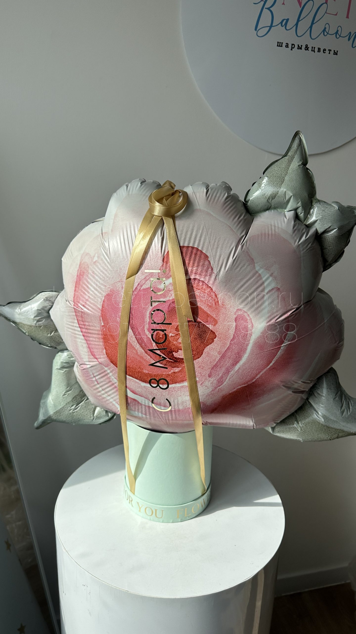 Бокс с фото с 8 марта с фольгированной розой