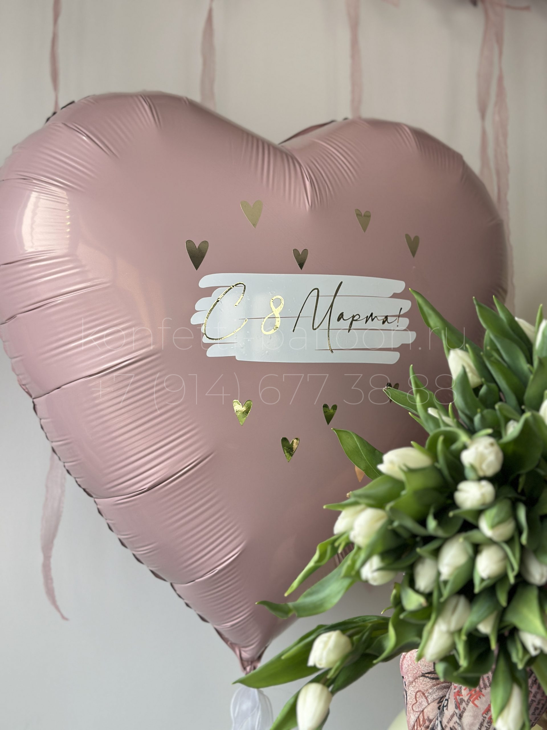 Композиция цветы и шары на 8 марта