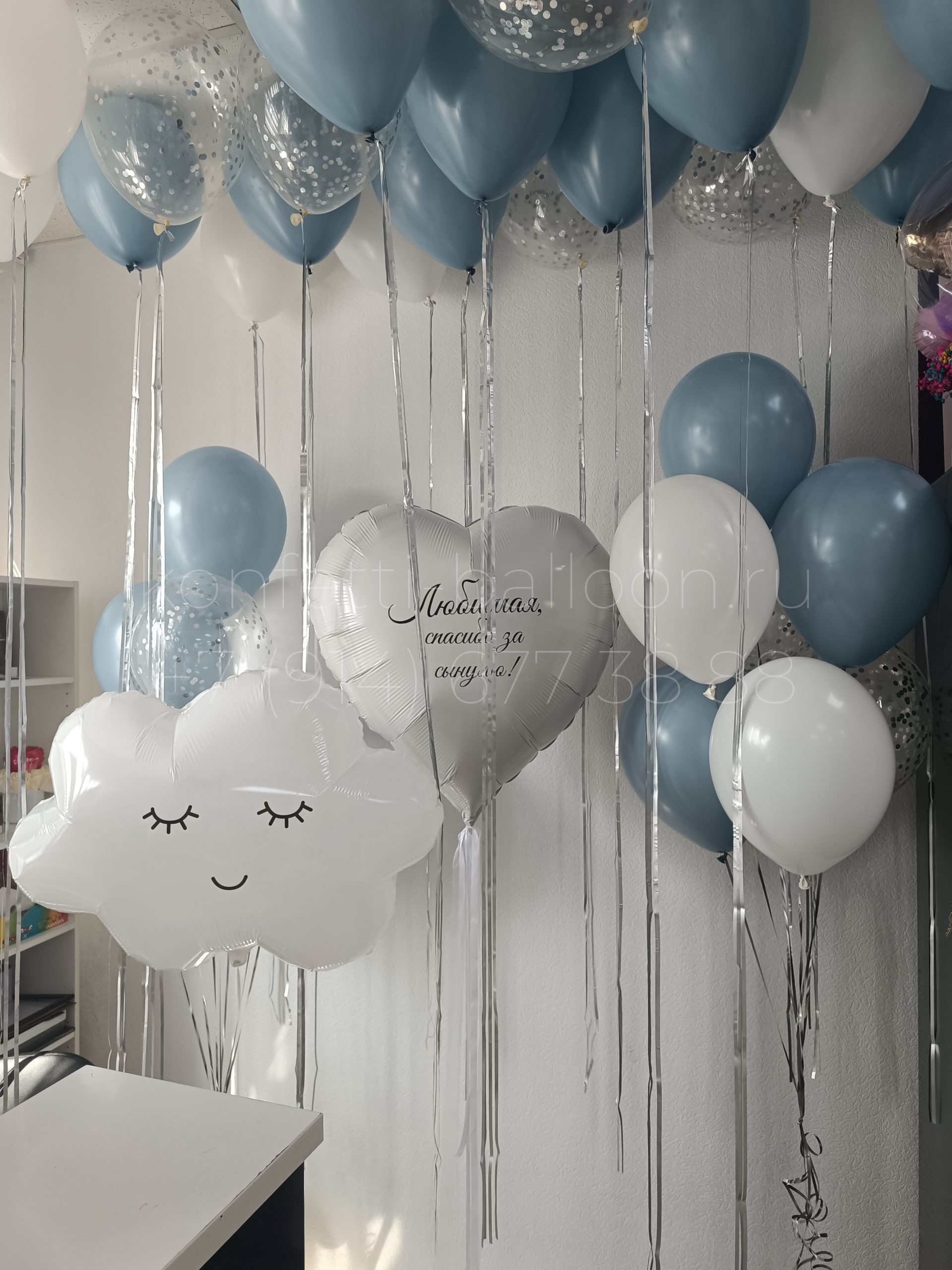 Композиция из гелиевых шаров на выписку из роддома