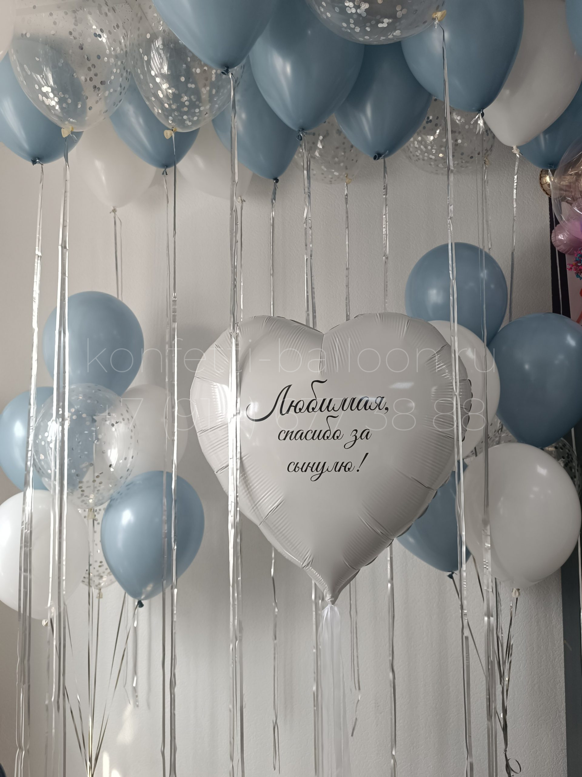 Композиция из гелиевых шаров на выписку из роддома