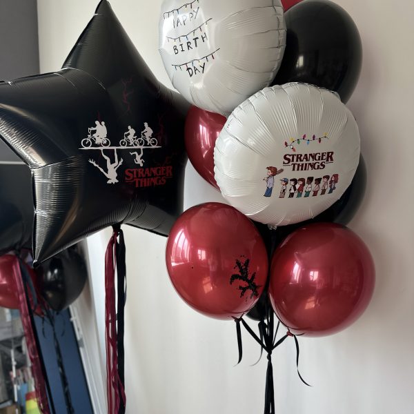 Композиция из шаров с тематикой Очень странные дела